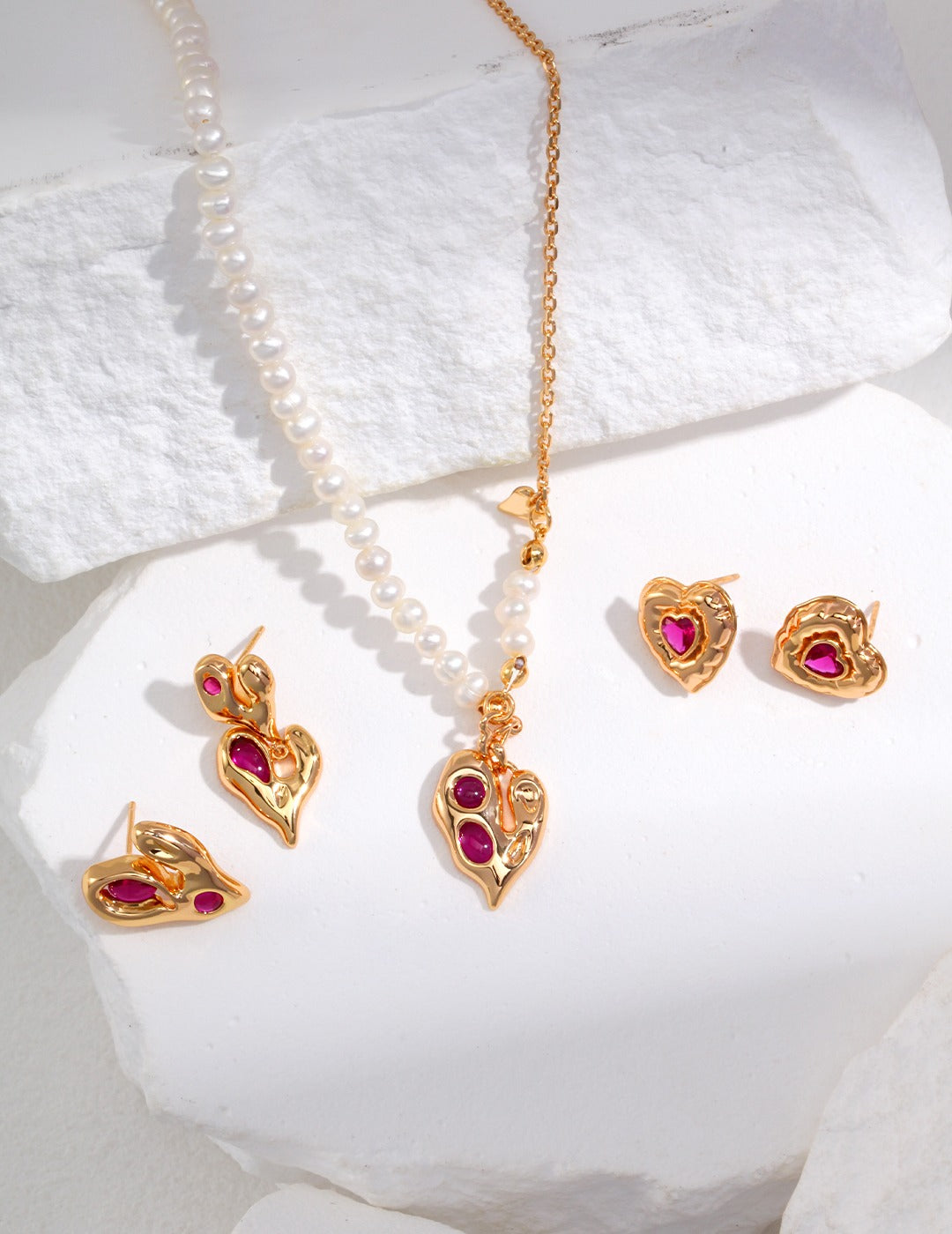 Elisa Pearl Necklace